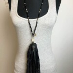 Wicca beavatási talizmán agancsos mala, fekete szári selyem bojttal