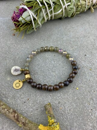 Agancsos karmala, karkötő